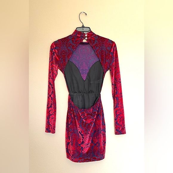 Lucy in the Sky Chloe Open Back Velvet Dress - Picture 6 of 11